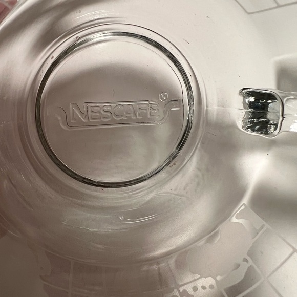 Vintage glass coffee mugs with etched world map. Set of 4 - Picture 4 of 6